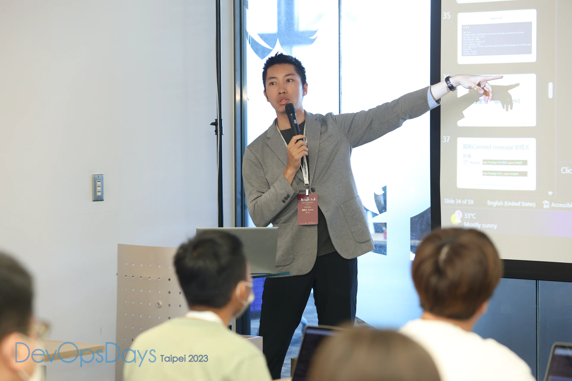 Steven Cheng presenting at DevOpsDays 2023